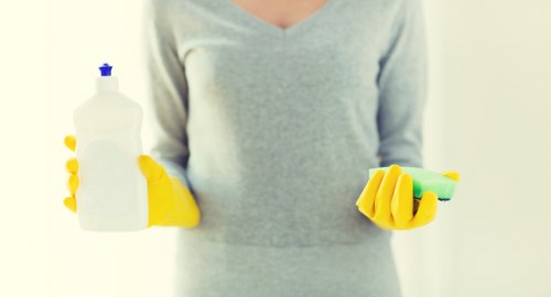 Regular cleaning tasks in an E3 kitchen and bathroom